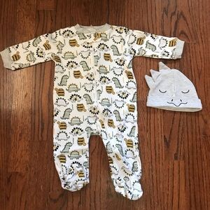 NWOT chickpea dinosaur pajamas 3-6 months